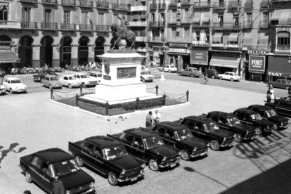 Una imagen de la parada de taxis en la plaza Prim y que aparece a la exposición.