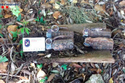 Les quatre granades de mà de la Guerra Civil localitzades al costat d'un mas a Mont-ral.