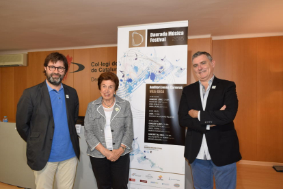 Pep Solórzano, programador del Auditorio, Ana Vilallonga, presidenta del AECC Tarragona y Àngel Òdena, director artístico del festival.
