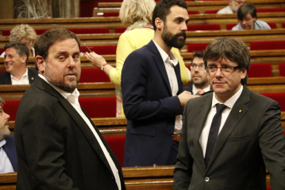 El president destituït de la Generalitat, Carles Puigdemont, i el vicepresident, Oriol Junqueras.