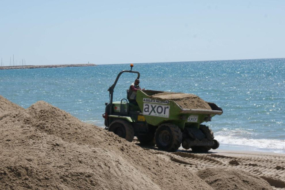 Els treballs de millora de les platges duraran un parell de setmanes.