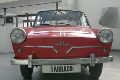 Frontal del 'Tarraco', con el nombre en el sitio de la matrícula.