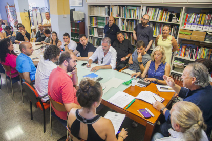 Membres de les entitats que han participat en la constitució de la Plataforma per una sanitat pública de qualitat a Tarragona.