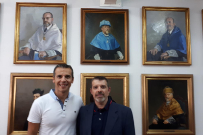 Jean-Marc Segarra (a la dreta), amb el que serà el nou director de l'institut, Jordi Satorra.