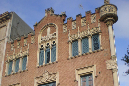 Imatge de la façana de la Casa Rull.