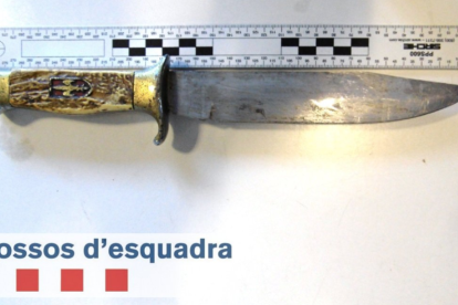 Imagen del machete utilizado por el atracador.
