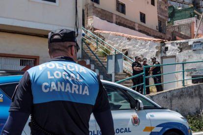 Agentes de la Policía Local de Las Palmas en el lugar de los hechos.