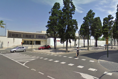 El atropello se ha producido delante de la Escola Saavedra de Tarragona.