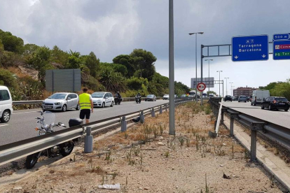 El accidente ha tenido lugar en la A-7 cerca de la salida de Sant Pere i Sant Pau.