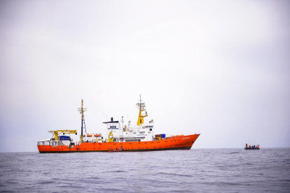 Imatge d'arxiu del vaixell Aquarius durant una missió de rescat d'inmigrants a les costes de Libia.