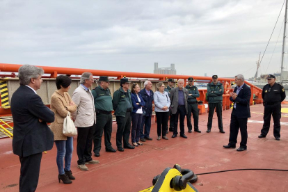 Els assistents han visitat el remolcador Punta Mayor al Port de Tarragona.