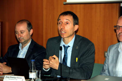 El representant del grup CRISES de la URV, Dr. Josep Domingo-Ferrer, durant la presentació del nou centre.