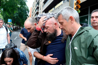 Albarrán, ja ferit al cap, va denunciar els fets ocorreguts a la plaça Imperial Tarraco l'1 d'octubre.