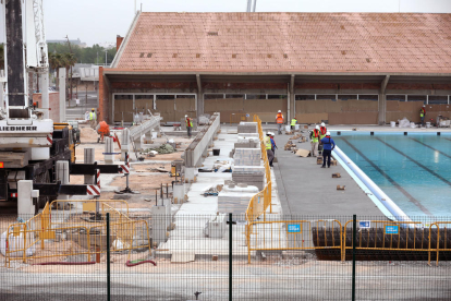 En aquest punt es trobava ahir la construcció de les graderies de la piscina olímpica.