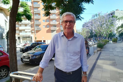 El alcalde de Tarragona, Josep Fèlix Ballesteros, en la calle Francesc Bastos.