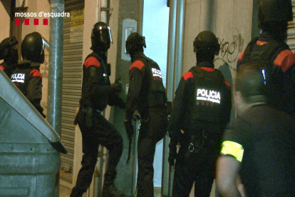 Els agents han realitzat entrades a Tarragona i Barberà del Vallès.