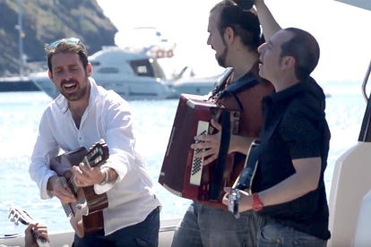 Imagen del videoclip de la canción 'Estiu assolellat'