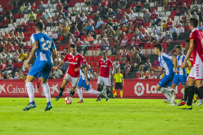 Tete Morente inicia una de las múltiples jugadas por la izquierda que protagonizó contra el Espanyol.