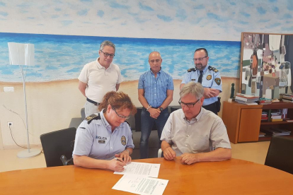 Tovar tomó posesión al cargo ante el alcalde de Torredembarra, Eduard Rovira, el concejal de Gobernación, José García, el jefe de la Policía Local, Miquel Àngel Marchal, y el secretario del Ayuntamiento.