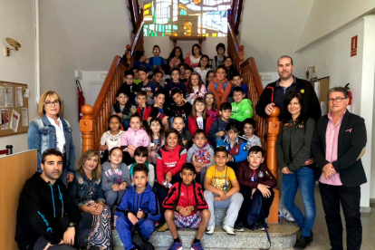 Els alumnes de l'escola Salvador Espriu visiten l'Ajuntament de Roda de Berà.