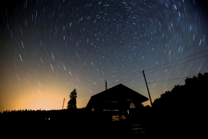 Imagen de la lluvia de estrellas desde Saint-Cergue, Suiza.