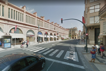 L'avinguda de la Generalitat al seu pas pel Mercat de Tortosa