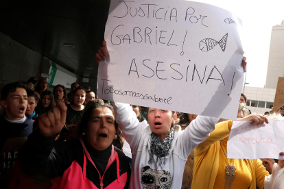 Veïns protestant al carrer després de la detenció d'Ana Julia Quezada el passat 14 de març.