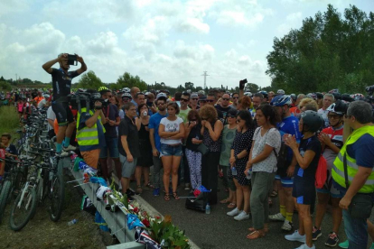 Els familiars i ciclistes recordant les víctimes