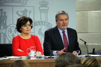 El portaveu del govern i la vicepresidenta durant la roda de premsa posterior al Consell de Ministres, el 26 de gener de 2018.