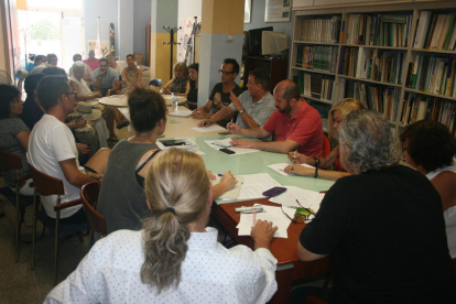 Imatge de la primera reunió de la plataforma que reclama millores en la sanitat pública a Tarragona.