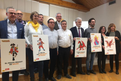 Imagen de alcaldes y responsables de Turismo durante la presentación de la campaña