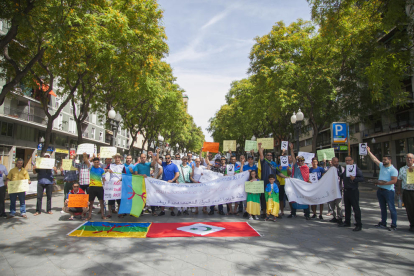 Imatge dels manifestants a la plaça Imperial Tarraco, on va començar la marxa.