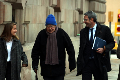 Imatge d'arxiu de Jordi Montull arribant amb els seus advocats a al'Audiència de Barcelona.