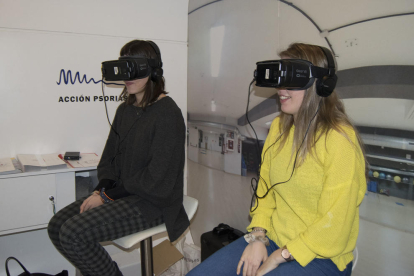 A través d'unes ulleres de realitat virtual, l'espectador pot viure l'experiència de formar part de la història real d'una persona amb psoriasi que assisteix a una classe de pilates i ha d'afrontar que les seves taques es veuen.