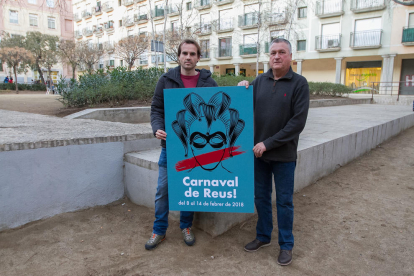 L'autor del cartell de 2018, Carles Camí, amb Pere Turellols.