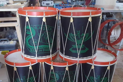 Imagen de los nuevos tambores del Ball de Diables de Vila-seca.