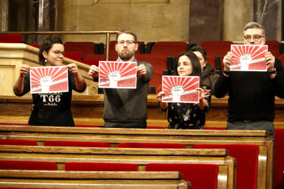 Imatge dels diputats de la CUp a l'hora que havia de començar el ple d'investidura.