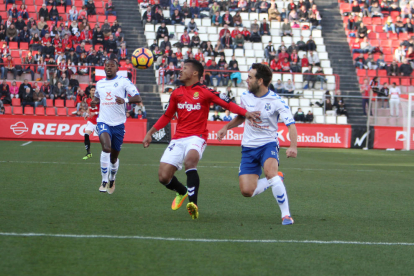 Ike Uche, durante una acción del Nàstic-Tenerife de hace dos temporadas en el Nou Estadi.