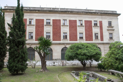 Vista de la part posterior de l'edifici del Banc d'Espanya i del jardí que s'ha obert al públic.