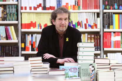 L'escriptor a la llibreria Adserà de Tarragona, on la setmana passada va presentar la seva novel·la.
