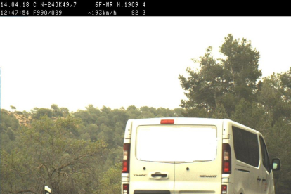 Imatge captada pels Mossos d'Esquadra en el control de velocitat a l'N-240 a Tarrés on es pot veure la furgoneta circulant a més de 190 quilòmetres per hora, el 14 d'abril de 2018