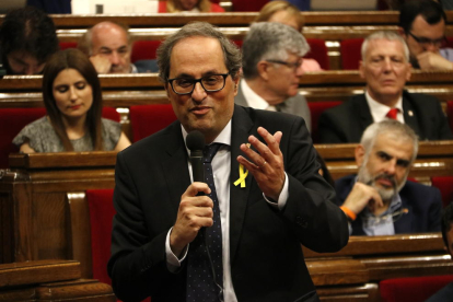 El presidente de la Generalitat, Quim Torra, gesticula durante la sesión de control en el Parlamento.
