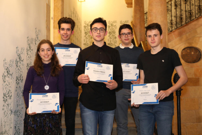 Fotografia de grup dels finalistes d'aquesta primera edició dels premis del Col·legi d'Enginyers.