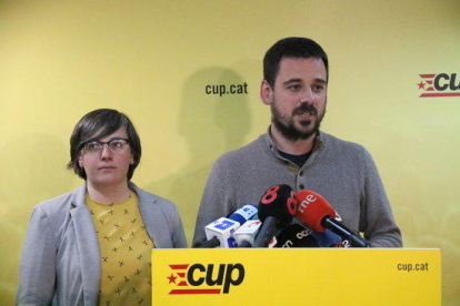 Los portavoces del secretariado de la CUP Lluc Salellas y Mireia Boya.