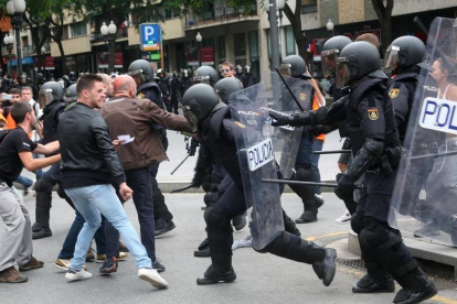 Imagen de una de las actuaciones de la policía en Tarragona.