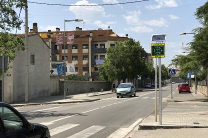 Con estos semáforos se quiere regular la velocidad de los vehículos en dos entradas del municipio.