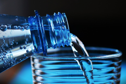 Imagen de archivo de una botella de agua.