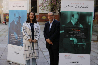 Plano general del director general de la Fundación Pau Casals, Jordi Pardo, y la agregada cultural del Consulado General de Uruguay a Barcelona, Sylvia Roig, este martes 17 de abril de 2018.