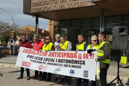 Imatge de la concentració davant la subdelegació de Govern de Tarragona.