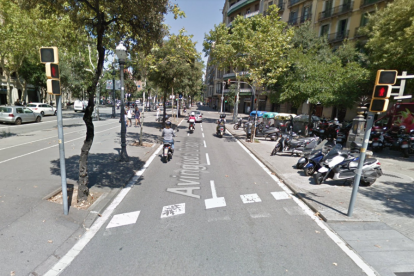 El atropello se produjo en la confluencia de las calles Pau Claris y Avinguda Diagonal.